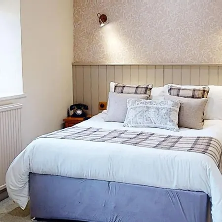 Stone House Hotell 4*