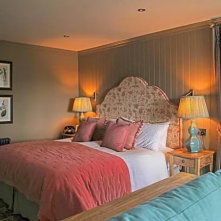 Stone House Hotell 4*