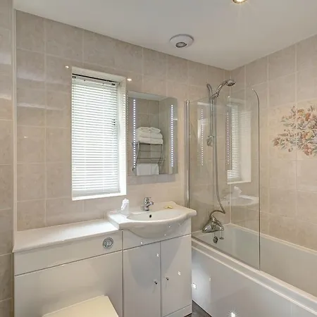 Stone House Hotell 4*